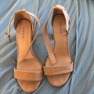 TORRID TAUPE 11WW HEELS - 4 IN